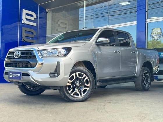TOYOTA HILUX 2.8 D-4D TURBO DIESEL CD SRV 4X4 AUTOMÁTICO TOYOTA HILUX 2.8 D-4D TURBO DIESEL CD SRV 4X4 AUTOMÁTICO